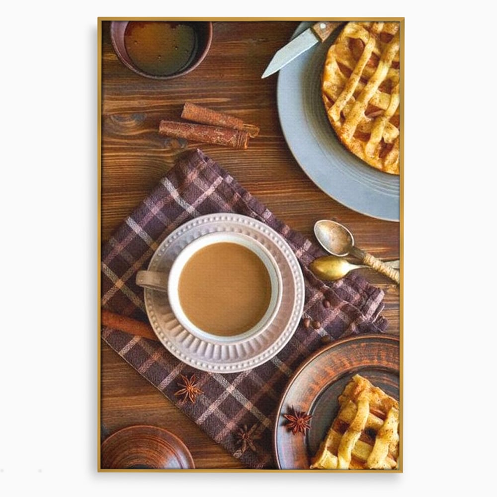 Tablou canvas cu natura moarta cu cafea si placinta, in rama de aluminiu auriu